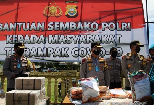 Giliran 150 KK Masyarakat Kota Bani Bengkulu Utara Terima Sembako POLRI