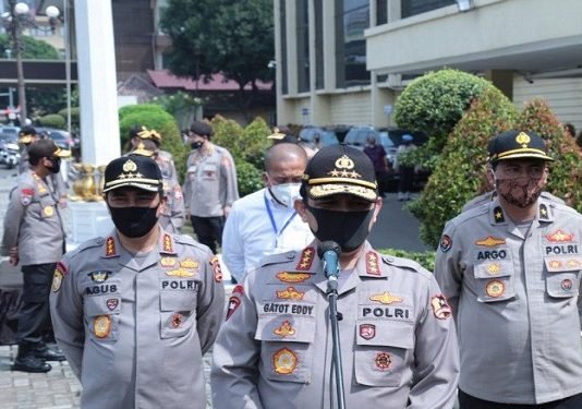 Wakapolri Pimpin Penyerahan Bansos Serentak Polri