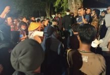 Aktivis Ditangkap, Para Pengunjukrasa Bertahan Hingga Malam di Polres Bengkulu