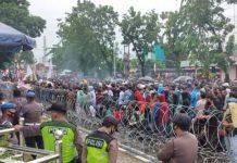 Aksi Pelemparan Saat Unjuk Rasa Omnibus Law Disesali Ketua DPRD Sumbar