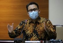 Terdakwa Herry Nurhayat Dikeluarkan Dari Tahanan