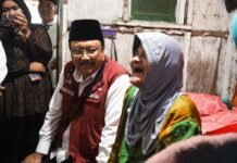 Mensos Gus Ipul Kunjungi Lansia Disabilitas Netra di Rumah Tak Layak Huni