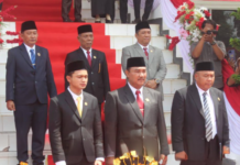 Prosesi Adat Iringi Kedatangan Bupati dan Wakil Bupati di Kantor DPRD Bengkulu Utara