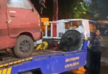 Benahi Parkir Di Pasar 16, Dishub Palembang Derek 3 Kendaraan Tak Layak