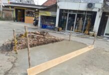 Merespon Laporan Warga Terkait Koker Jebol, PUPR Palembang Langsung Lakukan Pengecoran