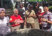 Balai Alqur’anul Karim Gelar Sedekah Asyura, Warga 12 Ulu Antusias Hadir