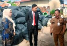 Camat Sukarami Ajak Warga Jaga Kebersihan Lingkungan Saat Tinjau RT 50 Sukajaya