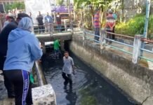 Semangat Kolaborasi Warnai Giat Jumat Bersih di Seberang Ulu Dua