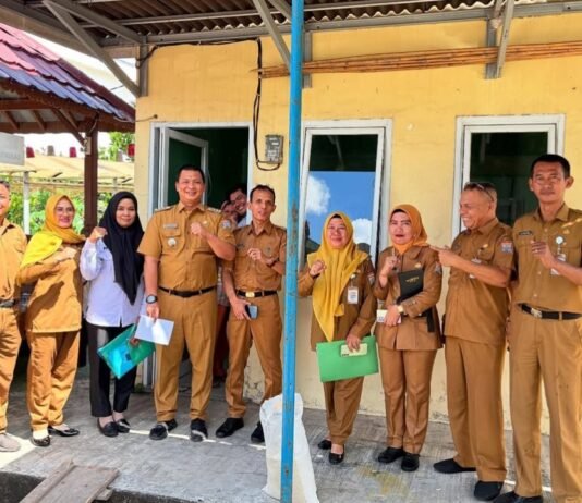Pendistribusian Beras di Sako Berjalan Tertib, Camat Ikut Terlibat