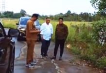 Camat IB I Awasi Pemasangan Portal yang Picu Keluhan Warga