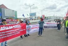 POSE RI dan SMS Geruduk Mapolda Sumsel, Soroti Dugaan “Setoran Bulanan” Dari Sumur Ilegal