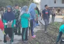 Jumat Bersih di Kelurahan 13 Ulu, Camat Arya Gandeng Satlinmas