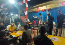 Dari Balai Kelurahan ke Meja Gaple, Lurah Ricky Beri Contoh Kedekatan dengan Warga