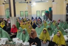 Kebersamaan di Masjid Mukhisiin, Lurah Lawangkidul Pererat Kerukunan Lewat Peringatan Maulid Nabi