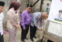 Bedah Rumah di Sebelas Ulu, Camat Arya Andriana Apresiasi Kepedulian Sosial