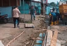 Alexander Tekankan Kolaborasi Pemerintah dan Masyarakat dalam Menjaga Drainase