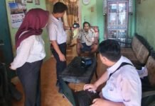 Bersama Warga, Lurah Lima Ilir Wujudkan Administrasi Kependudukan yang Inklusif