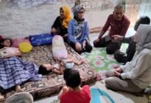 Kepedulian Sosial di Tengah Tugas, Plt Camat Ilir Timur Dua Santuni Warga Sakit dan Difabel