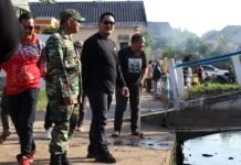 Amiruddin Sandy Ajak Jaga Lingkungan dan Bagikan Bibit Buah Untuk Warga