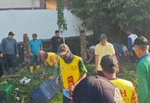 Guyub dan Kompak, Lurah Sukodadi Bersama Warga Turun Tangan Bersihkan Lingkungan