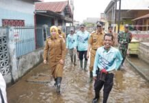 Gotong Royong dan Kepedulian Jadi Kunci, Lurah Enam-belas Ulu Ajak Warga Bersinergi Atasi Genangan