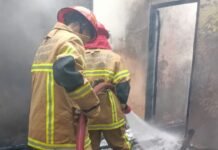 Gerak Terkordinasi Damkar Palembang Cegah Meluasnya Api di Talang Kelapa