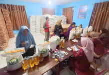 Wujud Kepedulian Pemerintah Kelurahan, Bantuan Pangan Dibagikan ke Warga Kebun Bunga