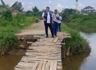 Camat Ilir Barat I Pastikan Usulan Jembatan Permanen demi Keamanan Pengendara Roda Dua
