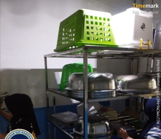 Lingkungan Sehat Jadi Prioritas, SPPG Sialang 3 Sako Bersihkan Seluruh Peralata