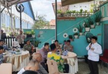 Lebih Dari Sekadar Sembako, Camat Kertapati dan Lurah Oganbaru Apresiasi Kolaborasi Strategis Polri-BAZNAS untuk Masyarakat Miskin