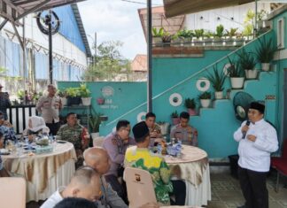 Lebih Dari Sekadar Sembako, Camat Kertapati dan Lurah Oganbaru Apresiasi Kolaborasi Strategis Polri-BAZNAS untuk Masyarakat Miskin