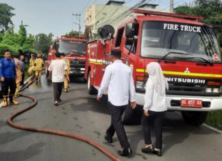 Kebakaran Rumah di Lima Ilir Terkendali, Camat IT II Apresiasi Petugas