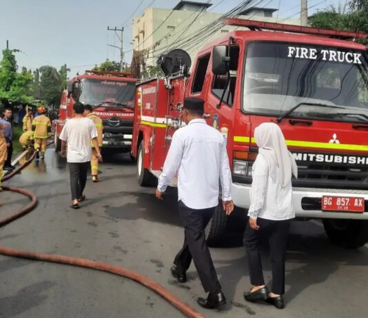 Kebakaran Rumah di Lima Ilir Terkendali, Camat IT II Apresiasi Petugas