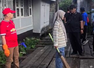 Sinergi Lurah dan Warga, Sungai Karang Belango Dibersihkan dari Sampah