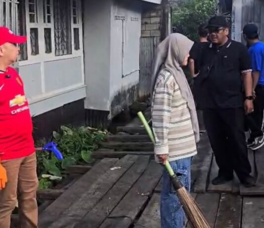 Sinergi Lurah dan Warga, Sungai Karang Belango Dibersihkan dari Sampah