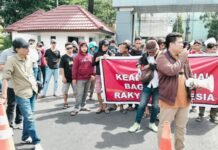 Palembang Darurat Banjir: Aktivis Kepung Kantor Gubernur, Ancam “Pidanakan” Pejabat yang Cuma Bisa Rapat