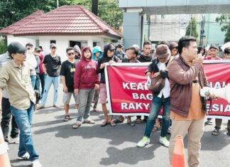 Palembang Darurat Banjir: Aktivis Kepung Kantor Gubernur, Ancam “Pidanakan” Pejabat yang Cuma Bisa Rapat