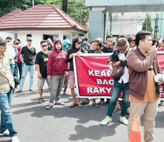 Palembang Darurat Banjir: Aktivis Kepung Kantor Gubernur, Ancam “Pidanakan” Pejabat yang Cuma Bisa Rapat
