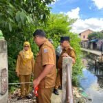 Respons Cepat Keluhan Warga, Lurah 12 Ulu Dampingi Kontraktor Tinjau Titik Cor Beton