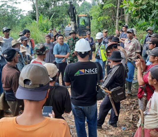 PT Gilang Hydro Lestari dan PT Nusa Konstruksi Enjiniring Perbaiki Akses Jalan Warga di Cilograng