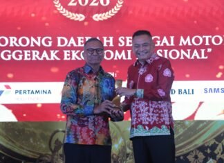 Bukti Nyata Membangun Daerah, Bupati Rachmat Riyanto Terima Penghargaan Nasional Disway Top Regional Leader
