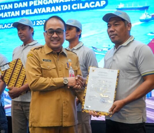 Kemenhub Gencarkan Kampanye Keselamatan Pelayaran di Cilacap, Bagikan 1.690 Life Jacket