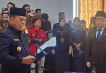 17 Pejabat JPT Pratama Dilantik, Bupati Azhari Tekankan Kinerja dan Integritas ASN