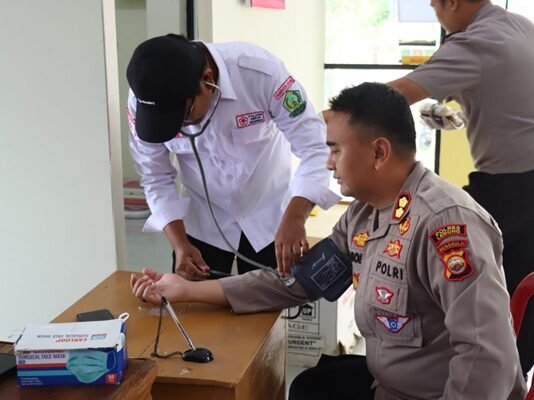Polres Lebong Isi HUT Humas Polri dengan Aksi Sosial dan Donor Darah