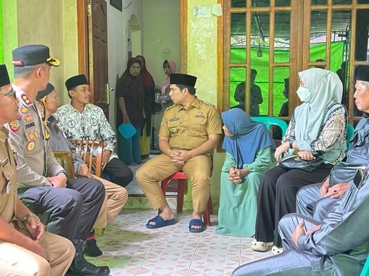 Tragedi Bangka Tengah, Hendri Takziah ke Rumah Keluarga Korban