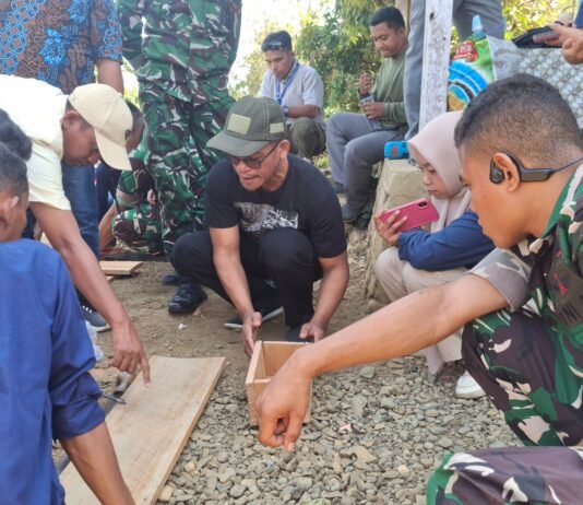 TEP Unair Latih Warga Transmigrasi Sumalata Budidaya Lebah Trigona