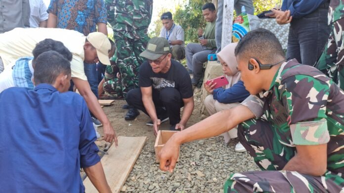TEP Unair Latih Warga Transmigrasi Sumalata Budidaya Lebah Trigona 3